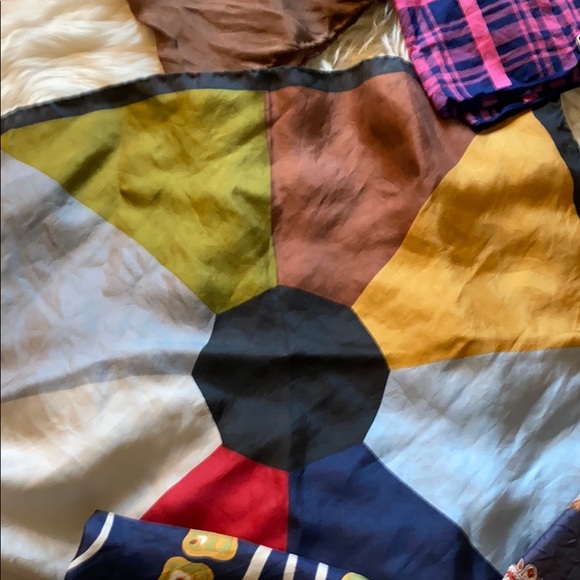 Vintage Scarves ๐งฃ - Picture 10 of 12